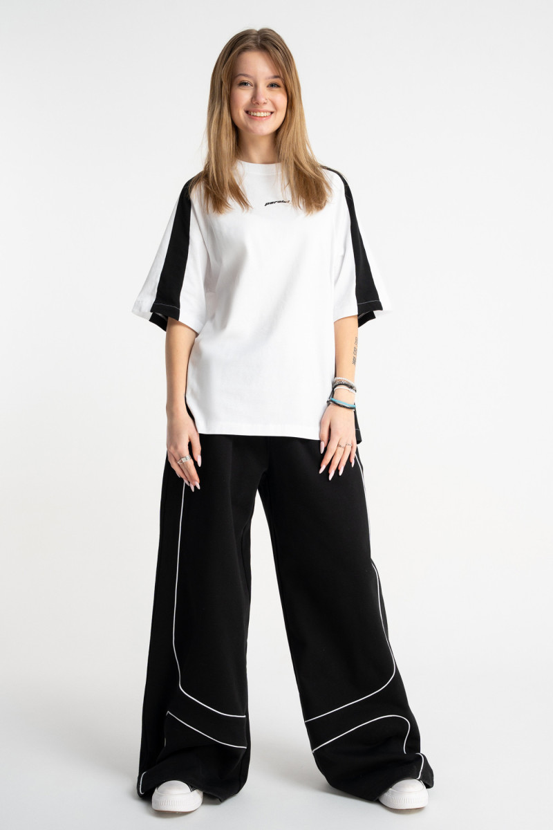 Biały t-shirt OVERSIZE z kontrastowymi wstawkami