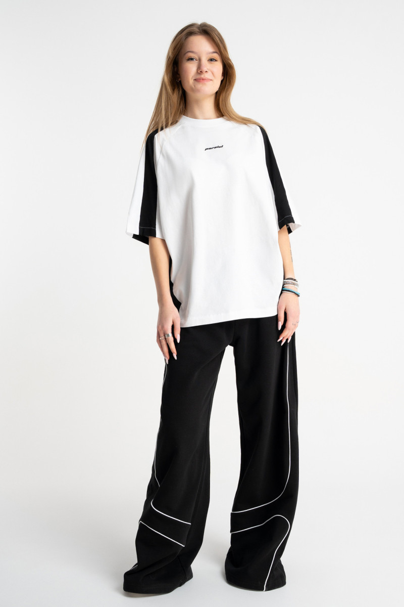 Biały t-shirt OVERSIZE z kontrastowymi wstawkami