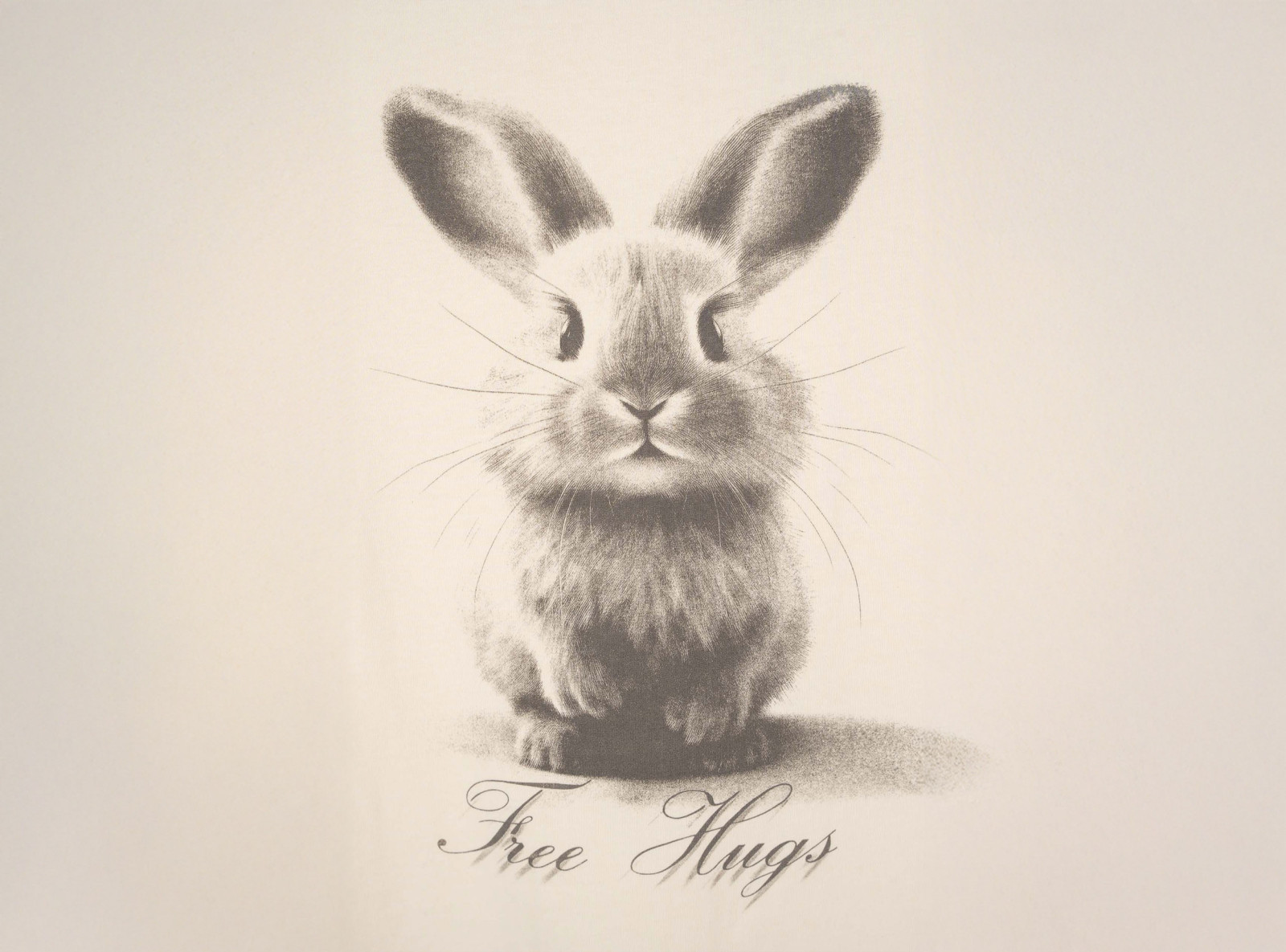 Kremowy t-shirt COMFORT z autorską grafiką z przodu