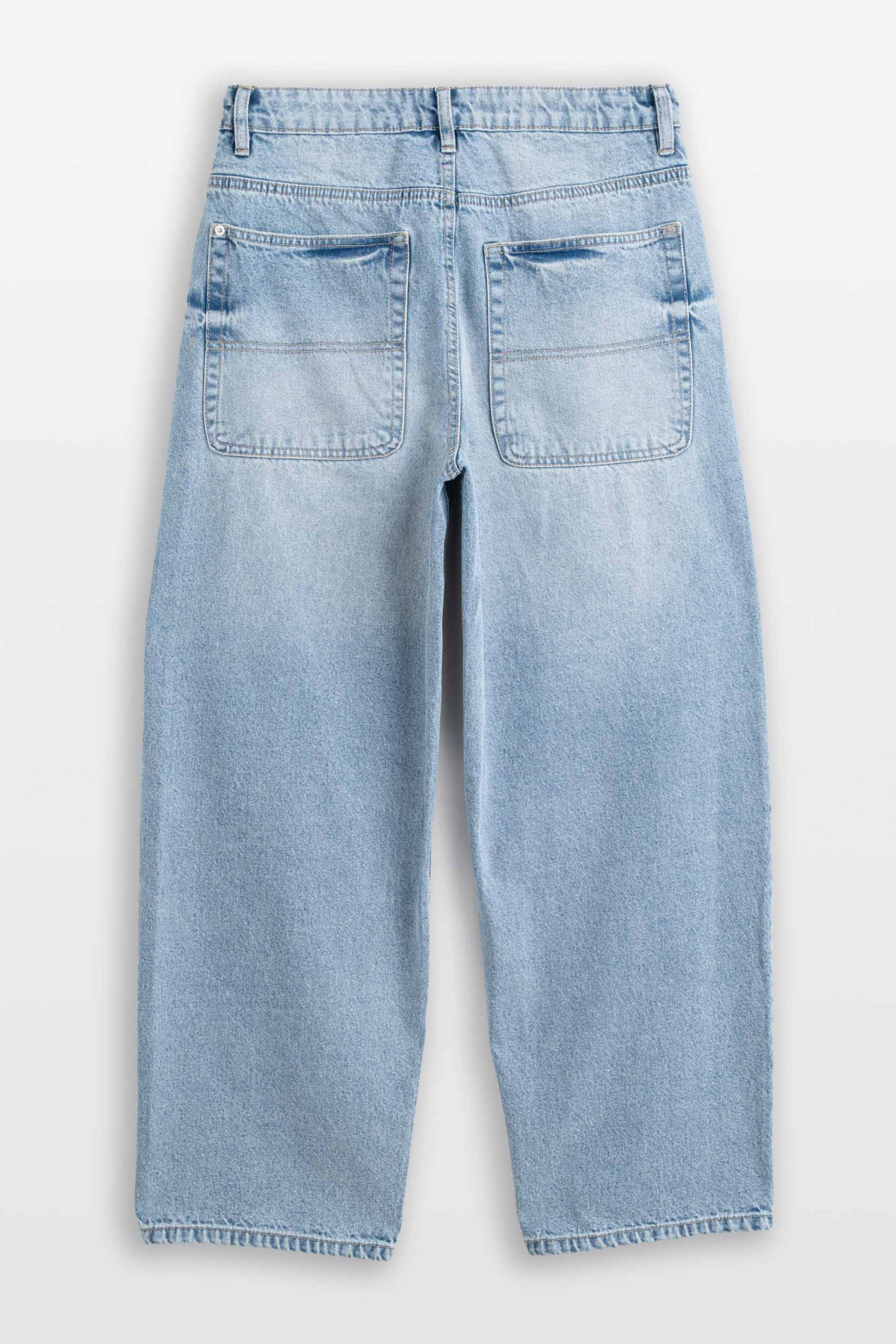 Jasnoniebieskie spodnie jeansowe BARREL z modnymi przetarciami