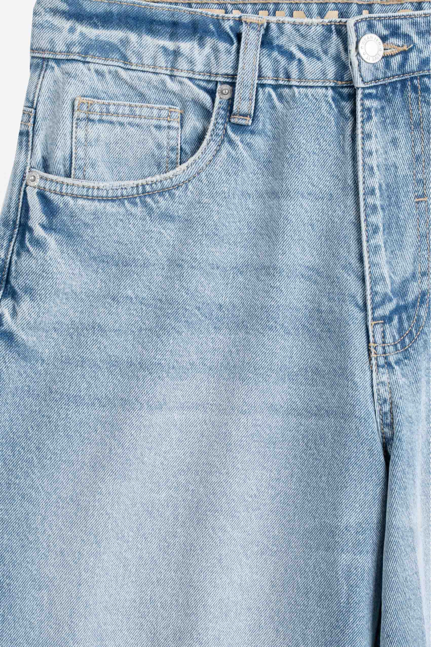 Jasnoniebieskie spodnie jeansowe BARREL z modnymi przetarciami