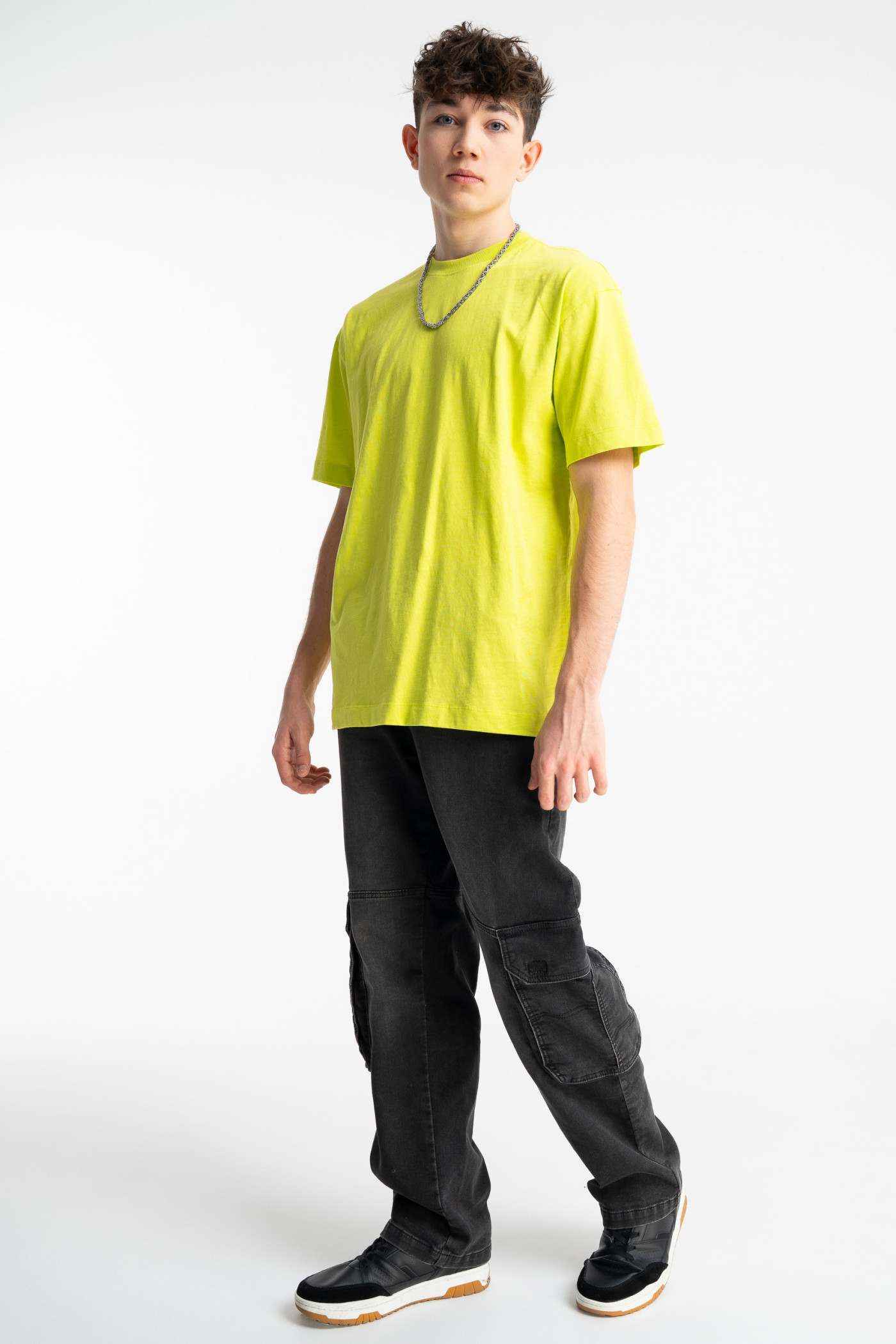 Limonkowy t-shirt LOOSE z autorską grafiką z tyłu