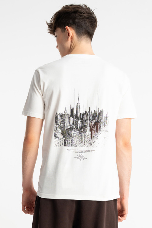 Biały t-shirt REGULAR z autorską grafiką z tyłu