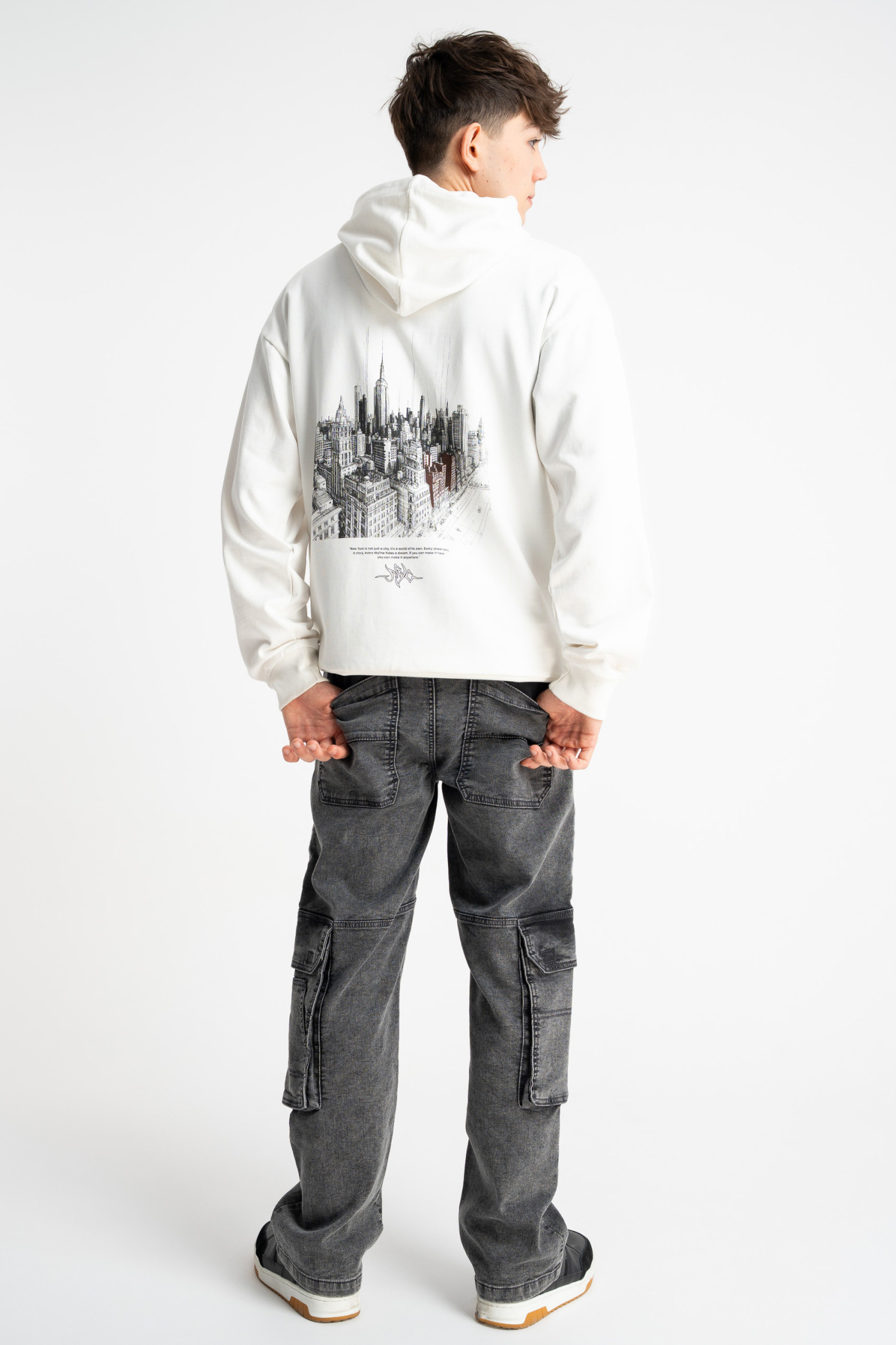 Biała bluza REGULAR z kapturem z autorską grafiką z tyłu