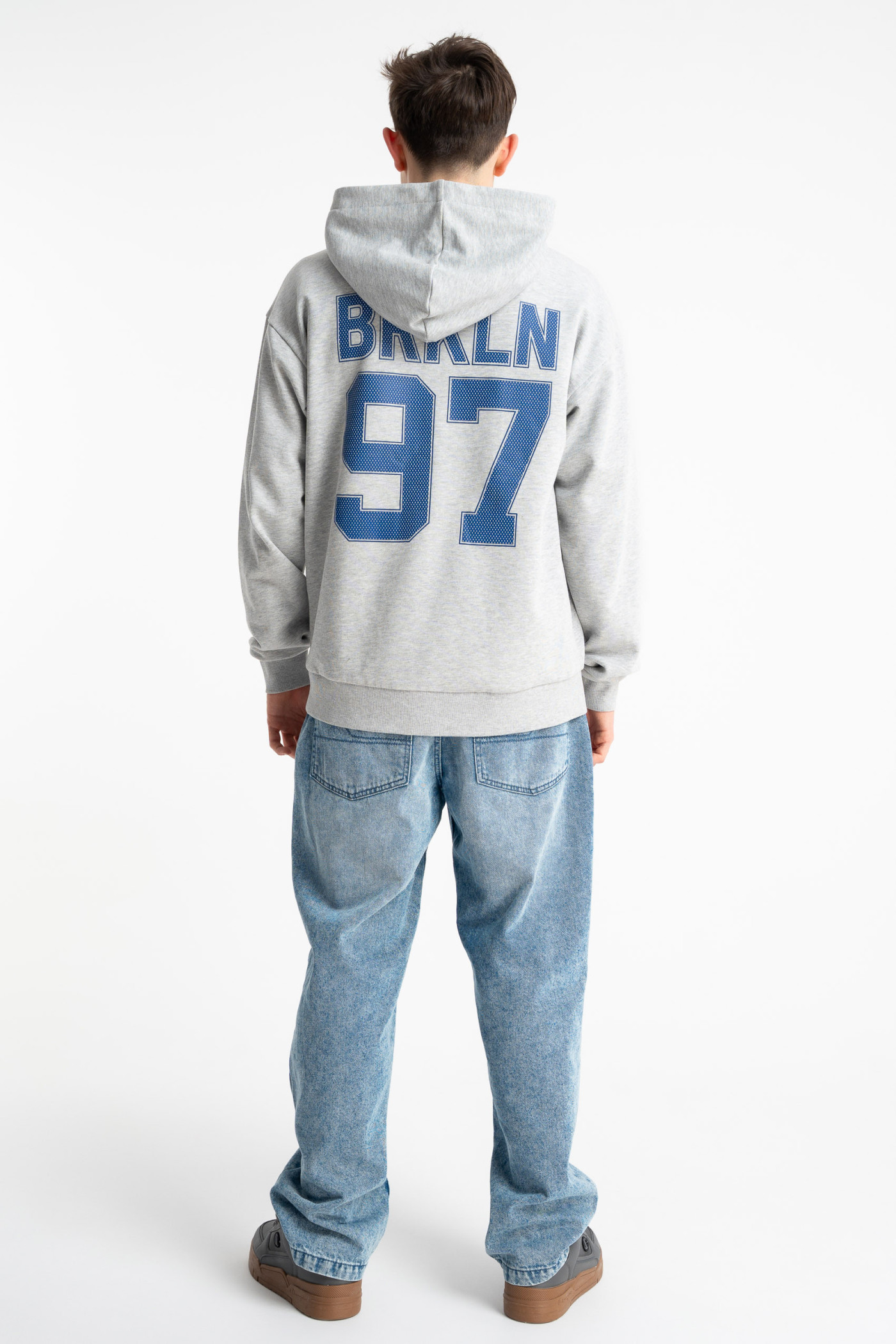 Szara bluza REGULAR z kapturem z autorską grafiką z tyłu