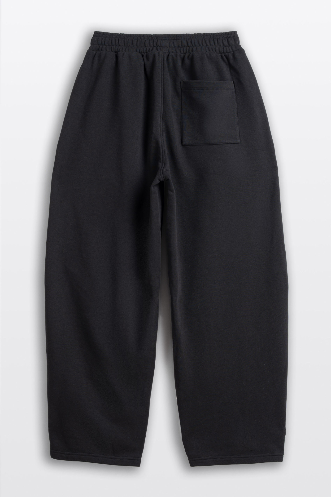 Czarne spodnie dresowe o kroju BARREL bez nadruków