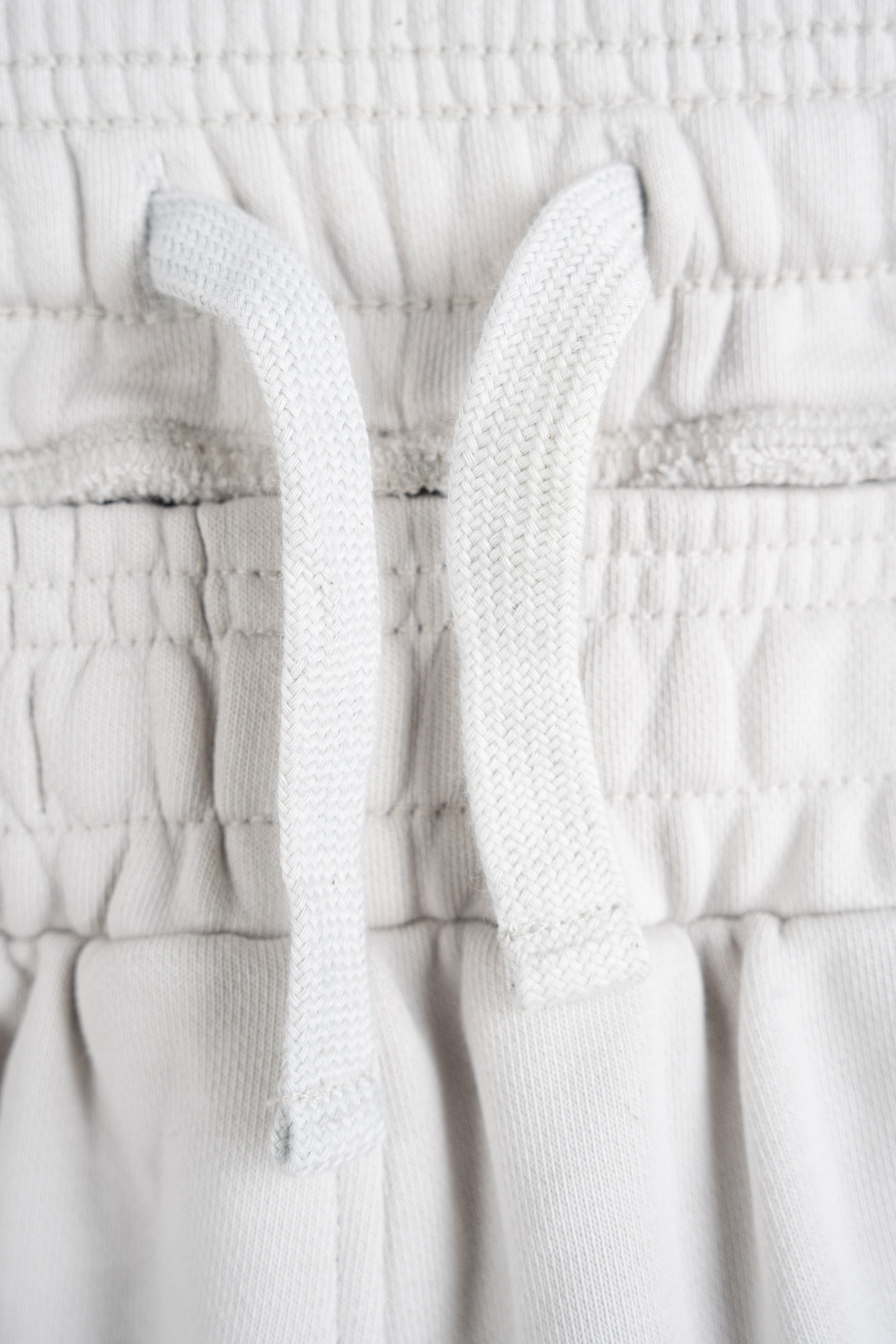 Jasnoszare spodnie dresowe o kroju BARREL bez nadruków