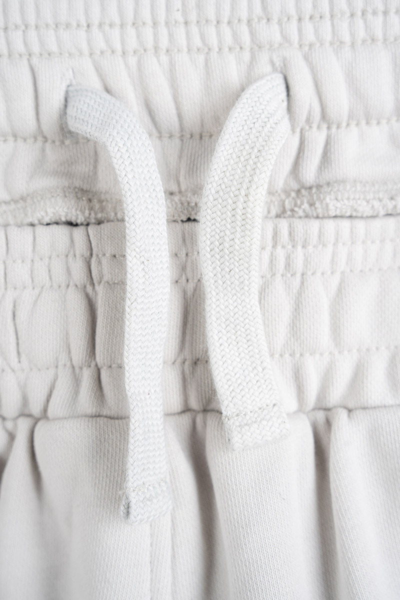 Jasnoszare spodnie dresowe o kroju BARREL bez nadruków