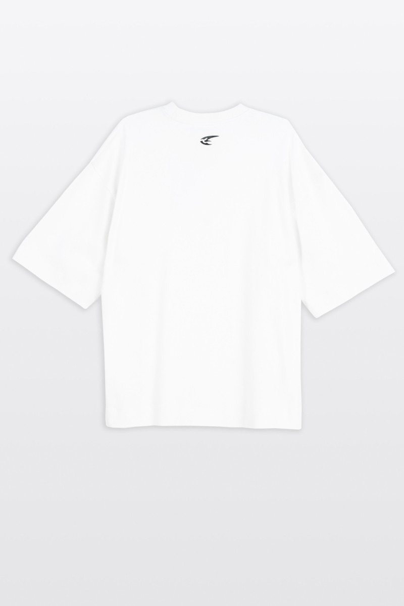 Biały t-shirt LOOSE z minimalistycznym nadrukiem