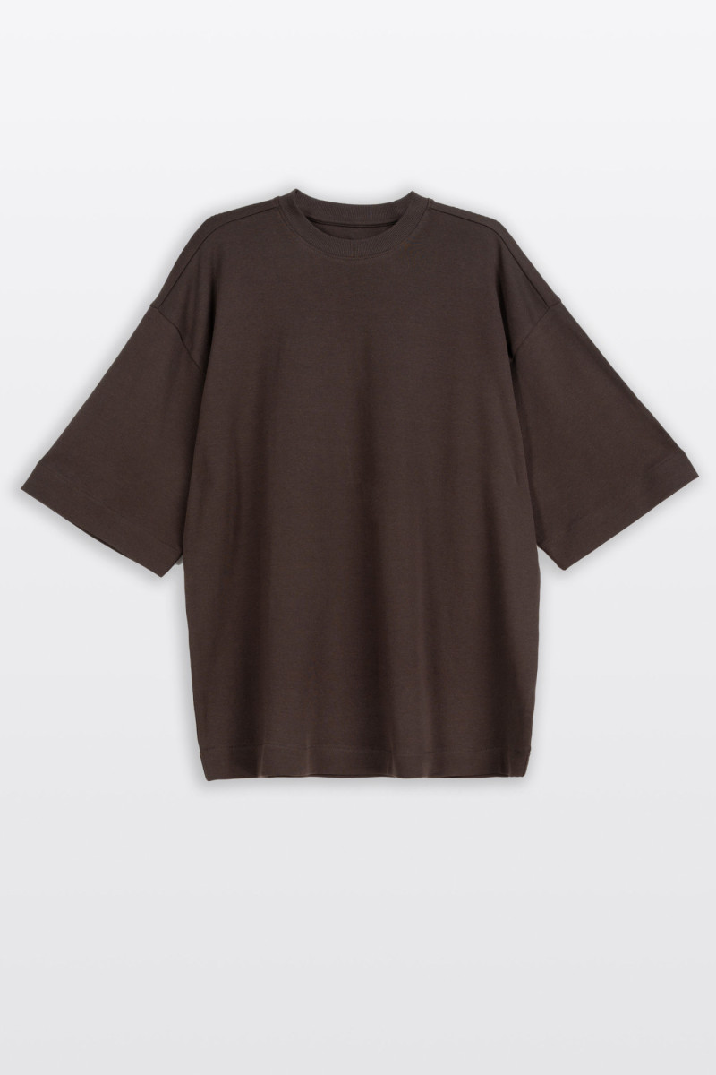 Brązowy t-shirt LOOSE z minimalistycznym nadrukiem