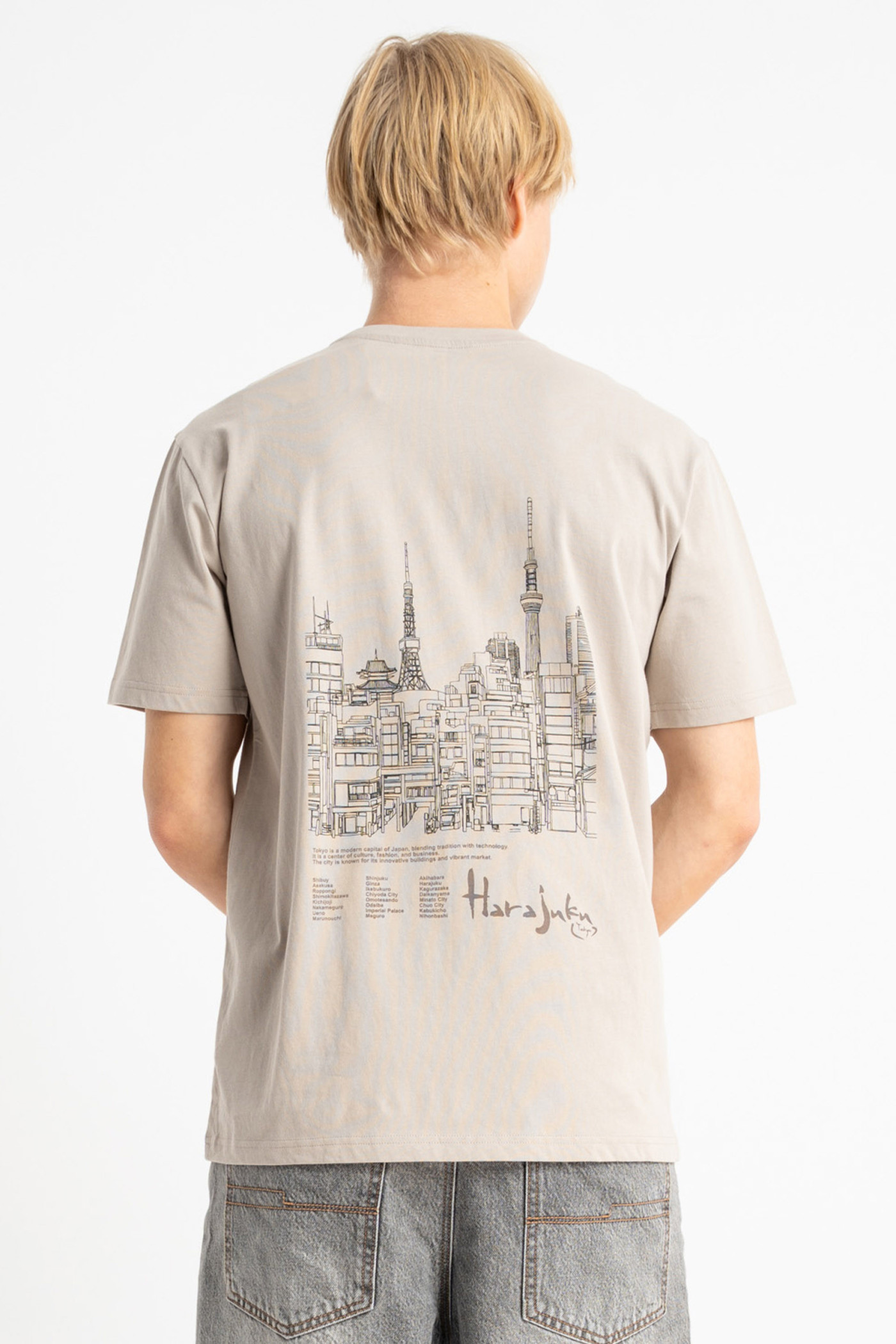 Beżowy t-shirt REGULAR z autorską grafiką z tyłu