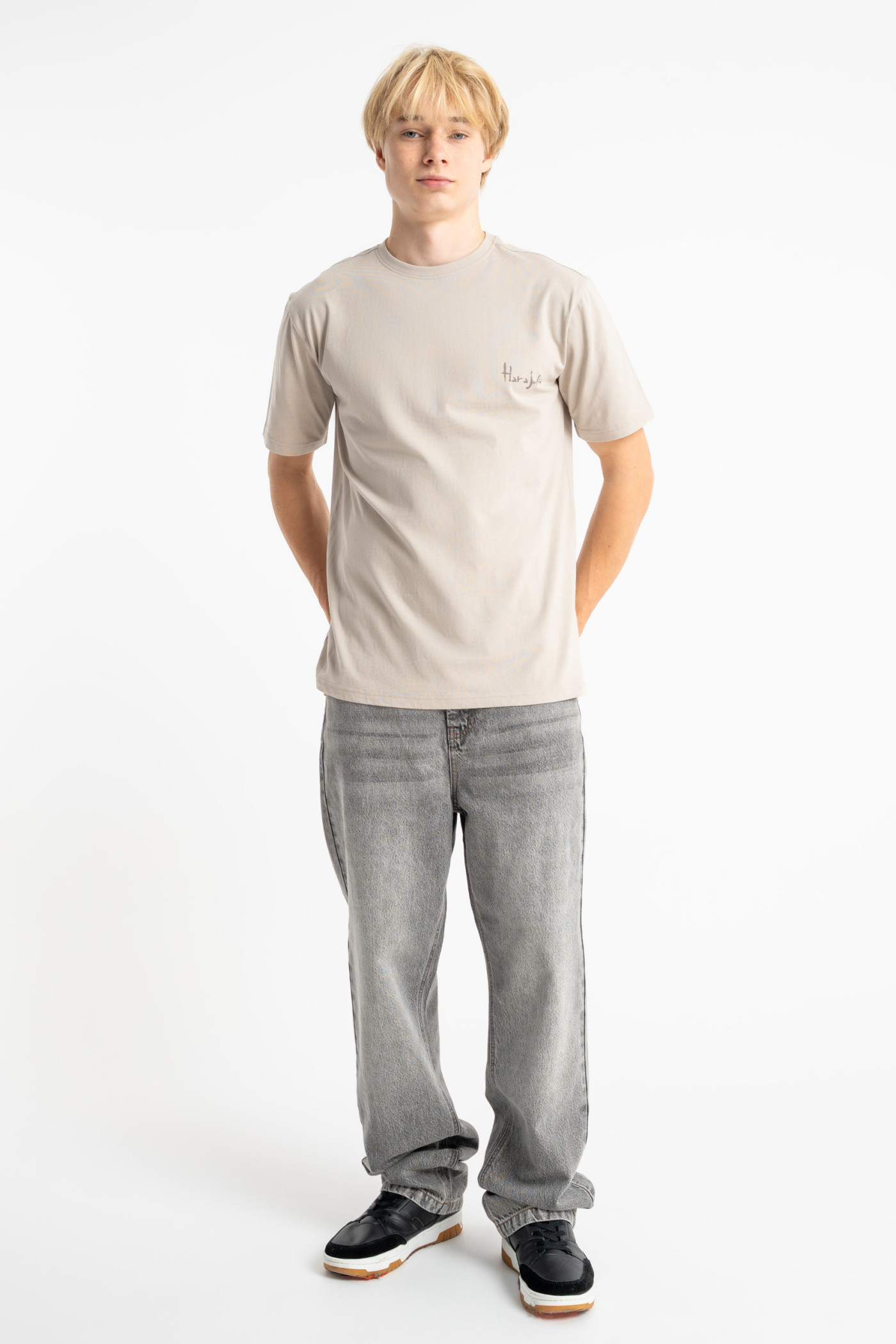 Beżowy t-shirt REGULAR z autorską grafiką z tyłu