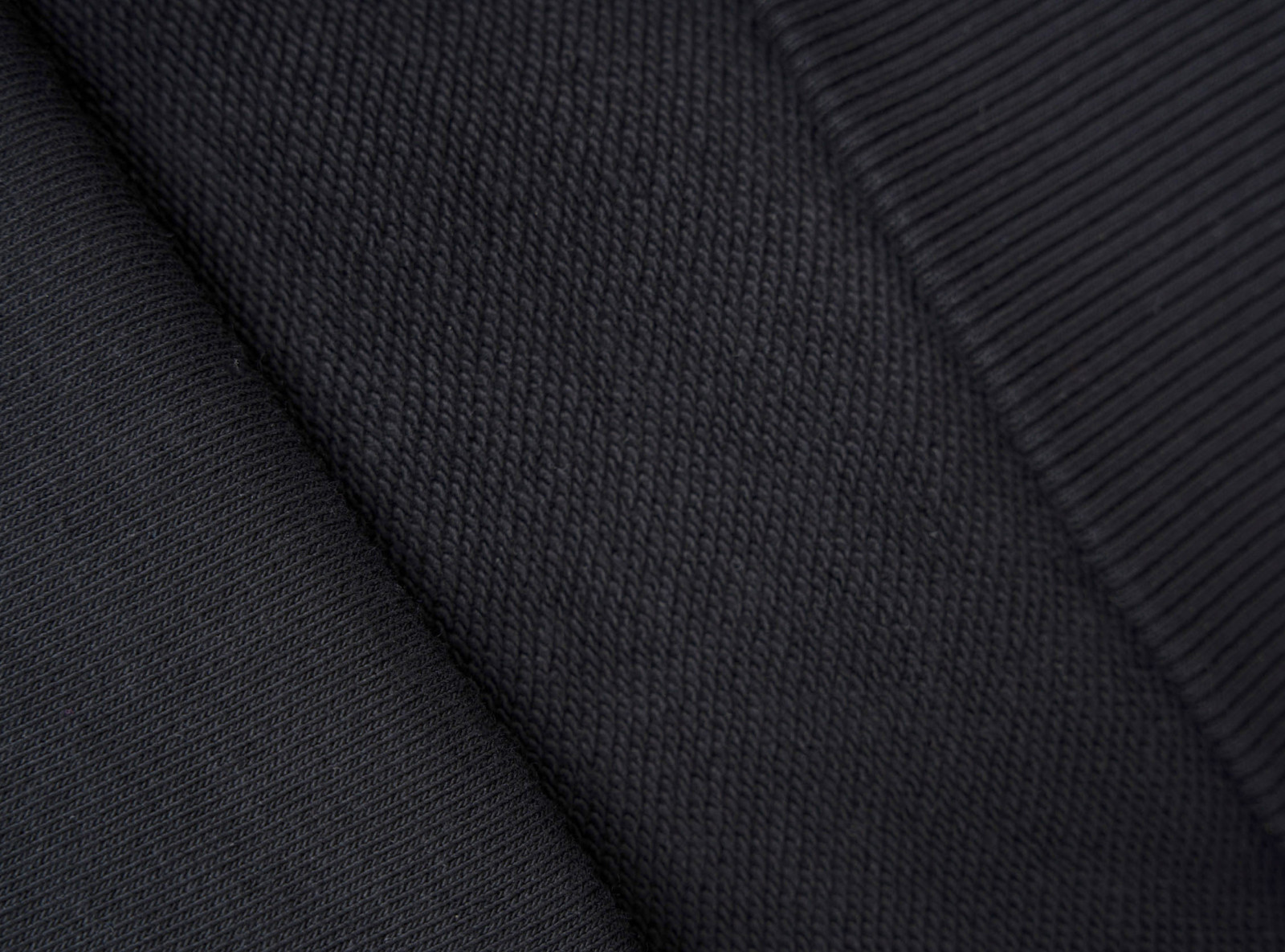 Czarna bluza BOXY z kapturem z minimalistycznym nadrukiem