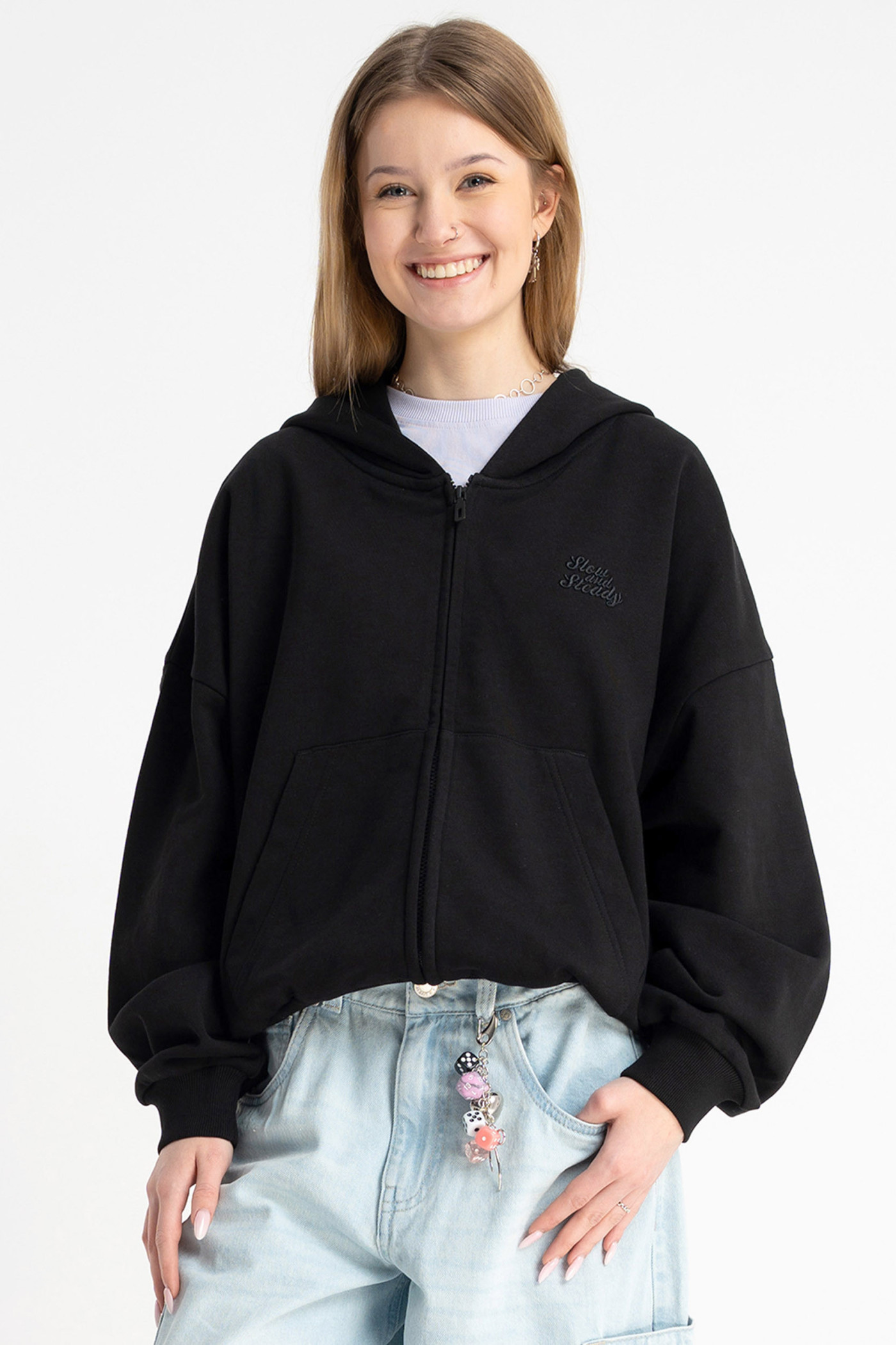 Czarna bluza BOXY z kapturem z minimalistycznym haftem