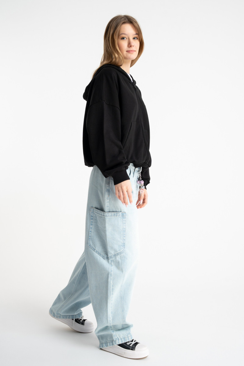 Czarna bluza BOXY z kapturem z minimalistycznym haftem