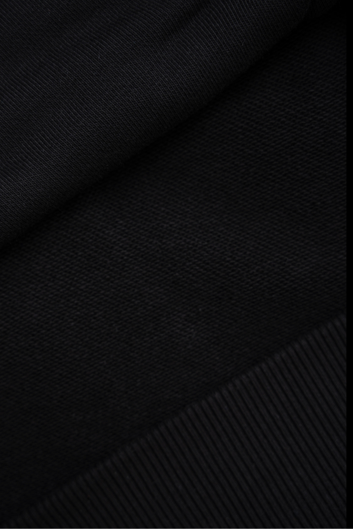 Czarna bluza BOXY z kapturem z minimalistycznym haftem