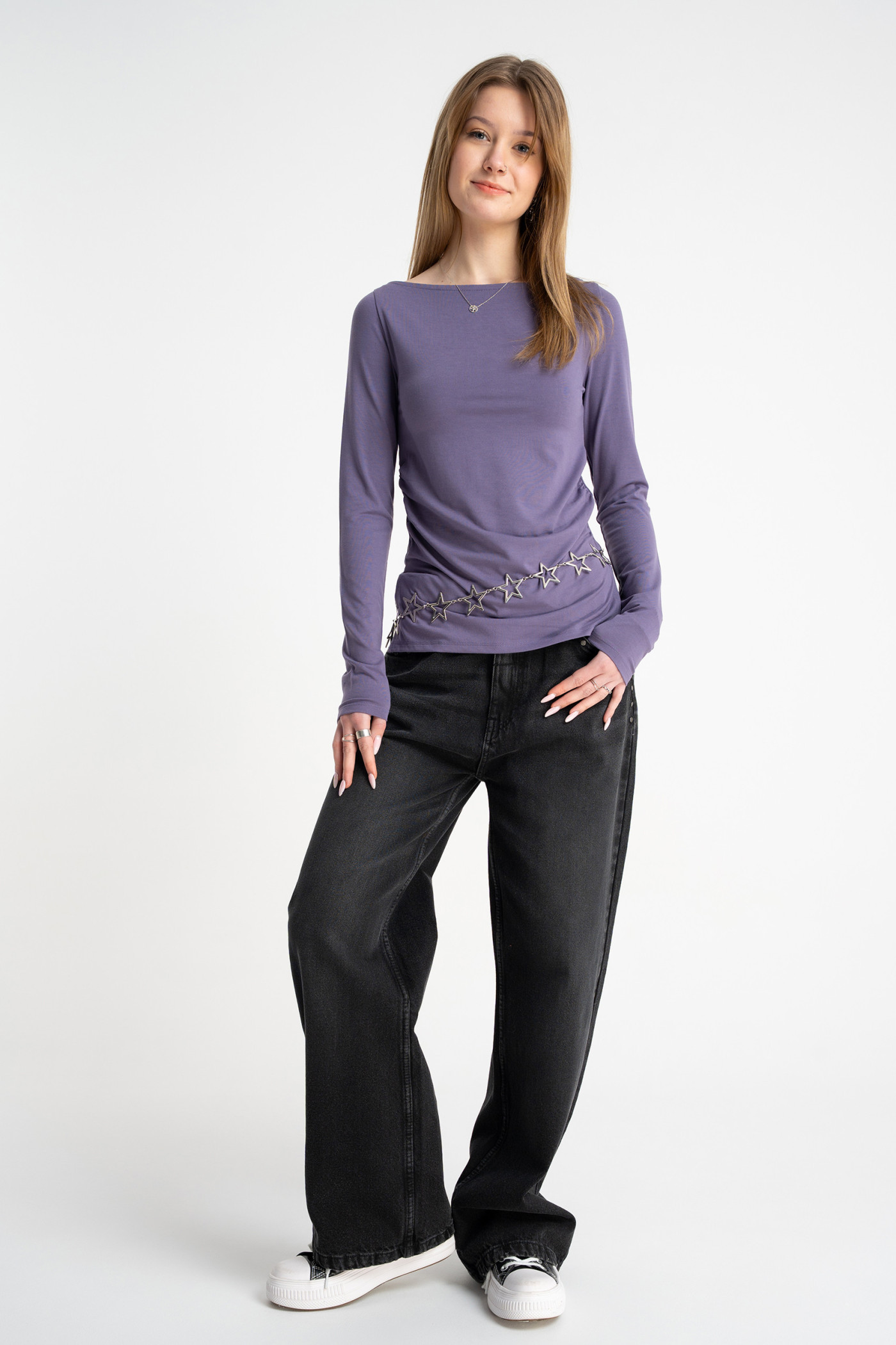 Czarne spodnie jeansowe STRAIGHT z ozdobnymi dżetami zapinane na zamek