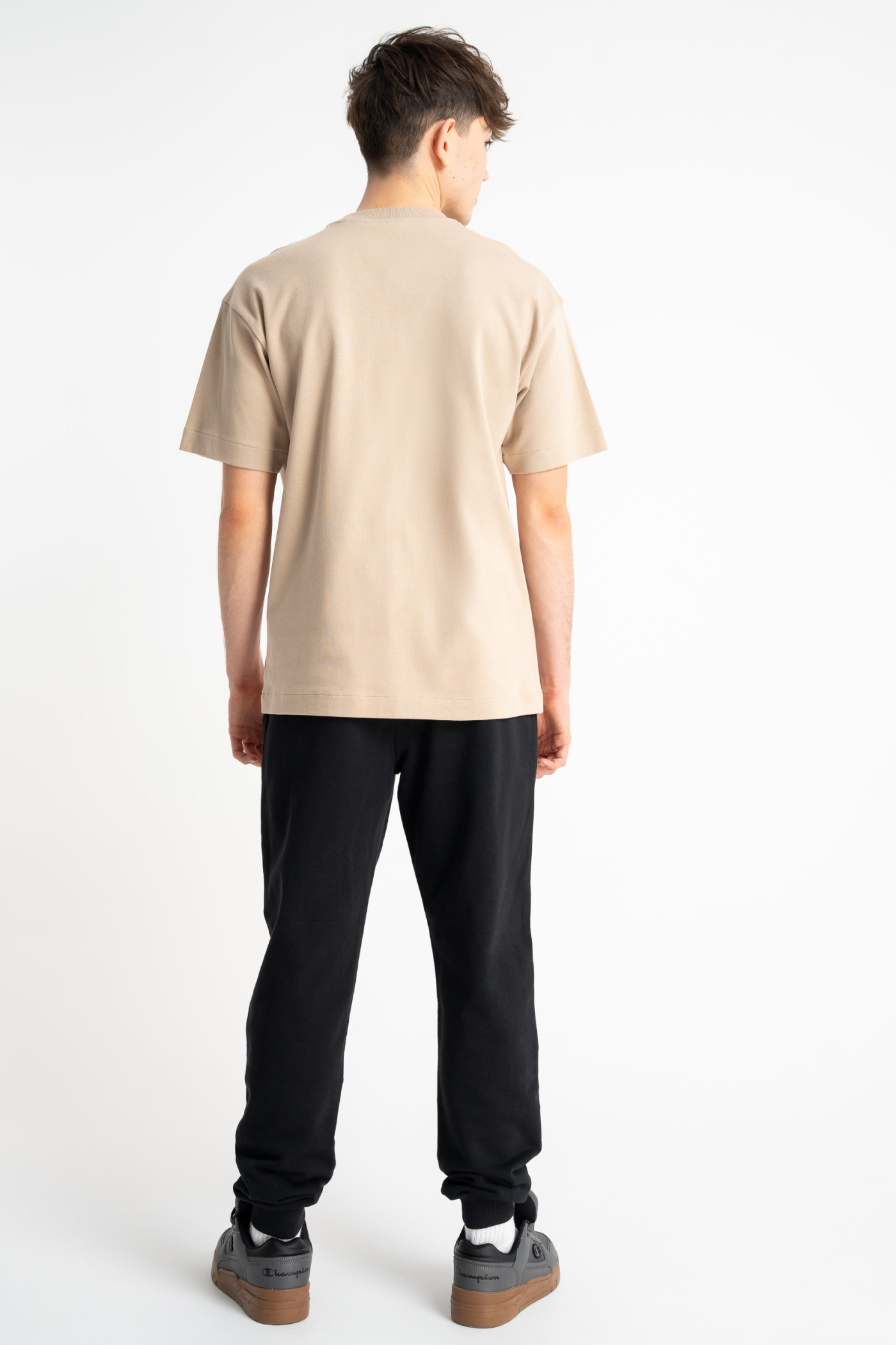 Beżowy t-shirt LOOSE z minimalistycznym nadrukiem