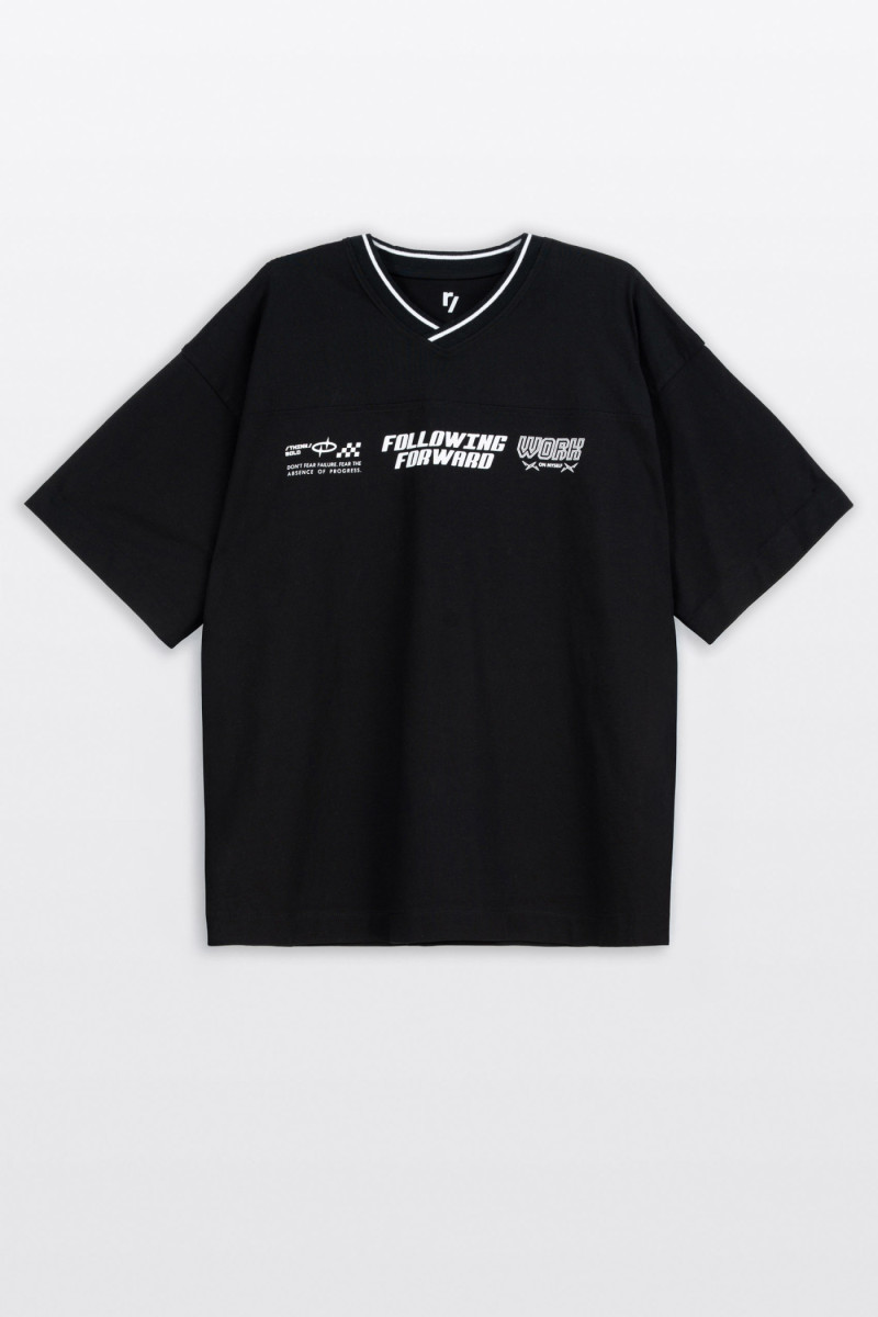 Czarny t-shirt LOOSE z nadrukiem z przodu