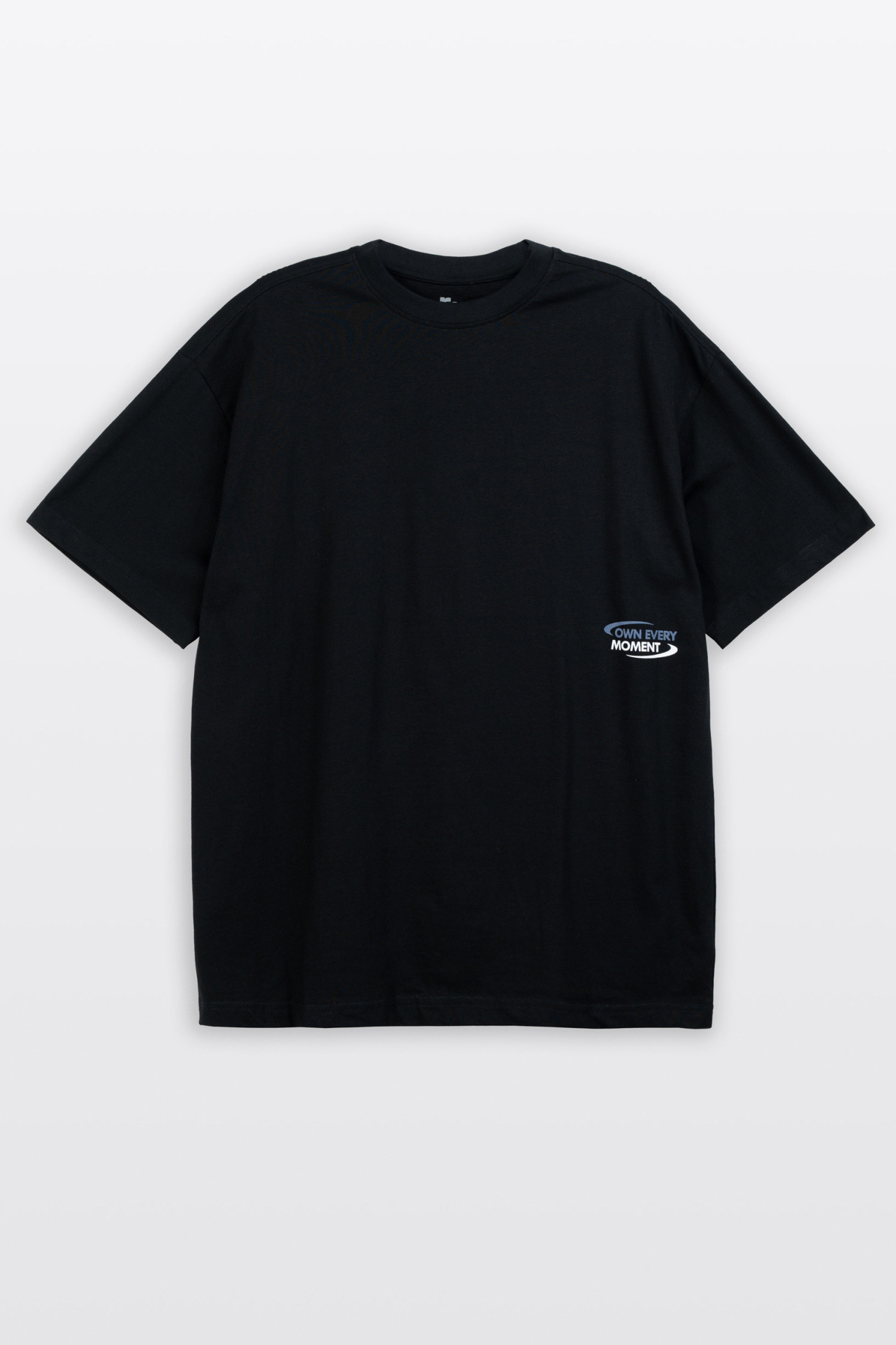 Czarny t-shirt LOOSE z autorską grafiką z przodu