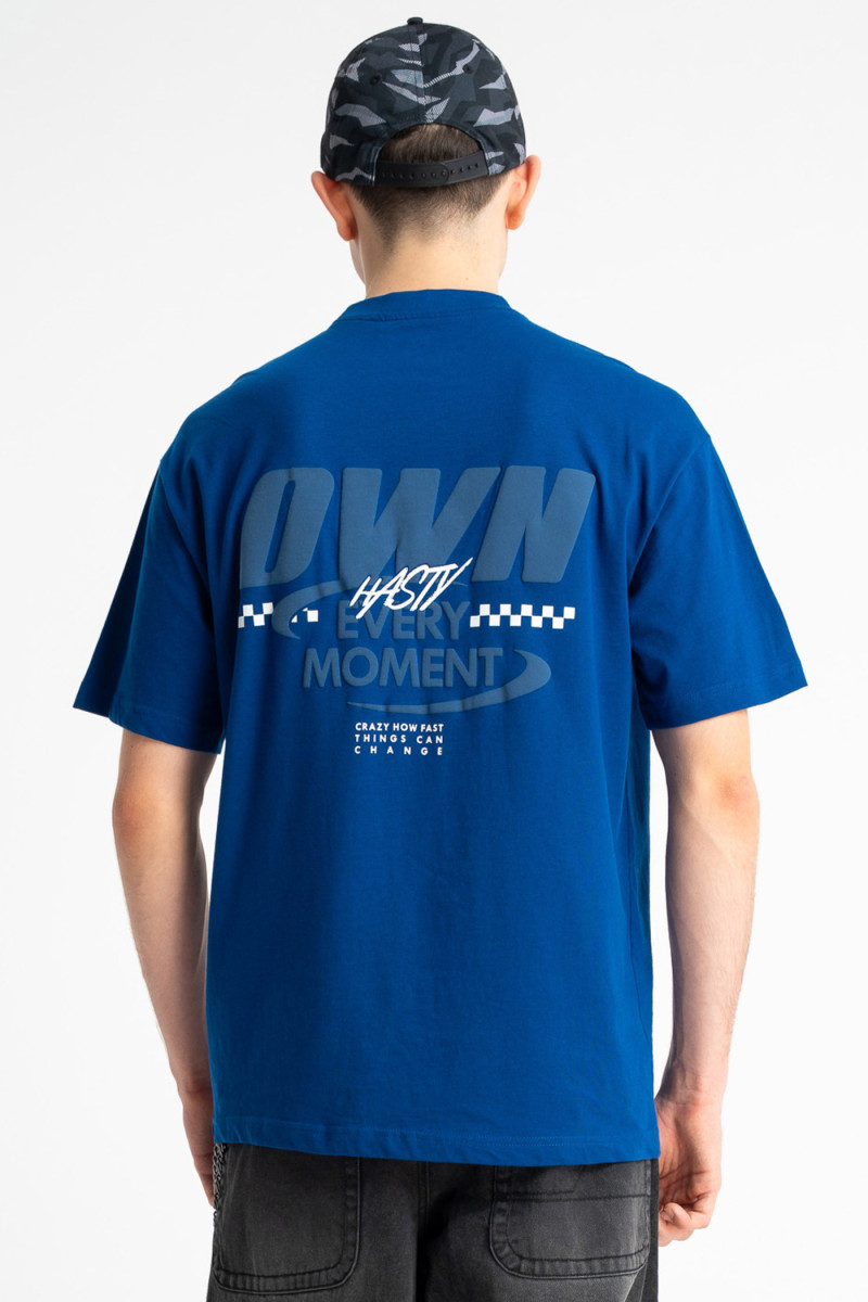 Niebieski t-shirt LOOSE z autorską grafiką z przodu, granatowy