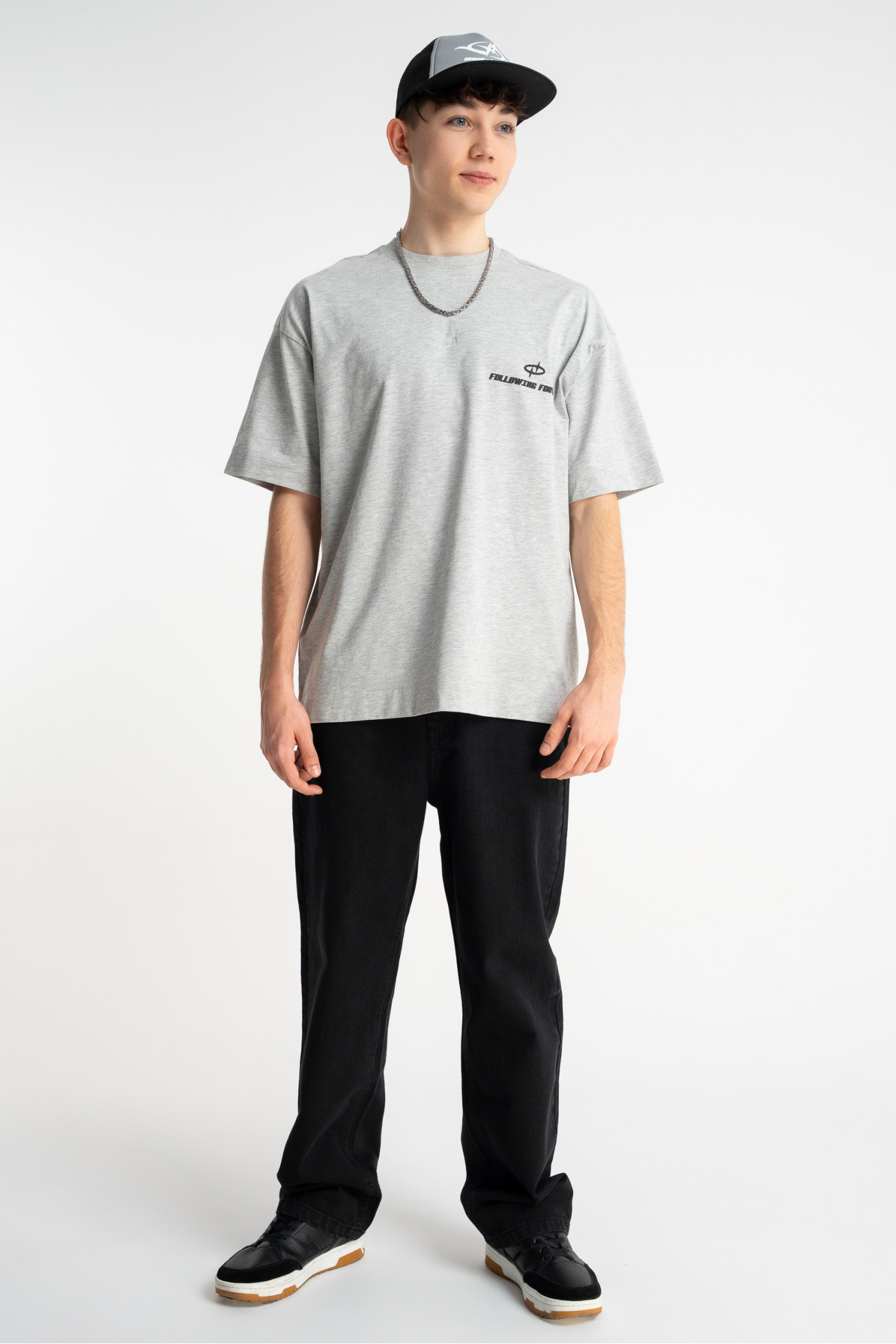 Szary t-shirt OVERSIZE z autorską grafiką z przodu