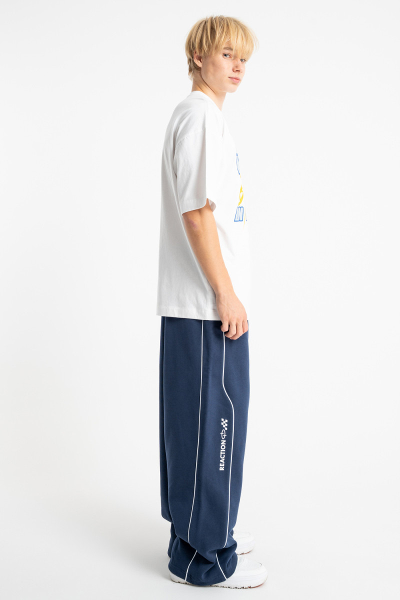 Biały t-shirt OVERSIZE z autorską grafiką z przodu