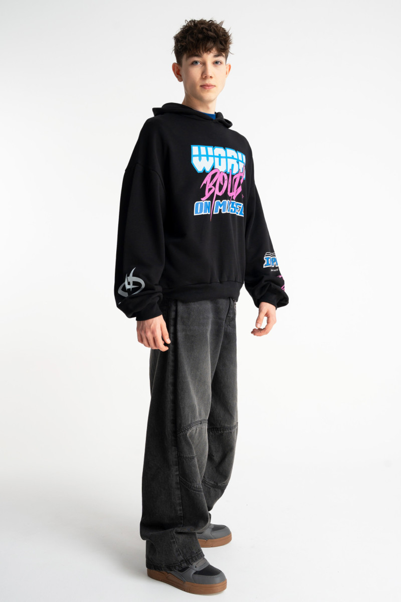 Czarna bluza BOXY z kapturem z autorską grafiką z przodu