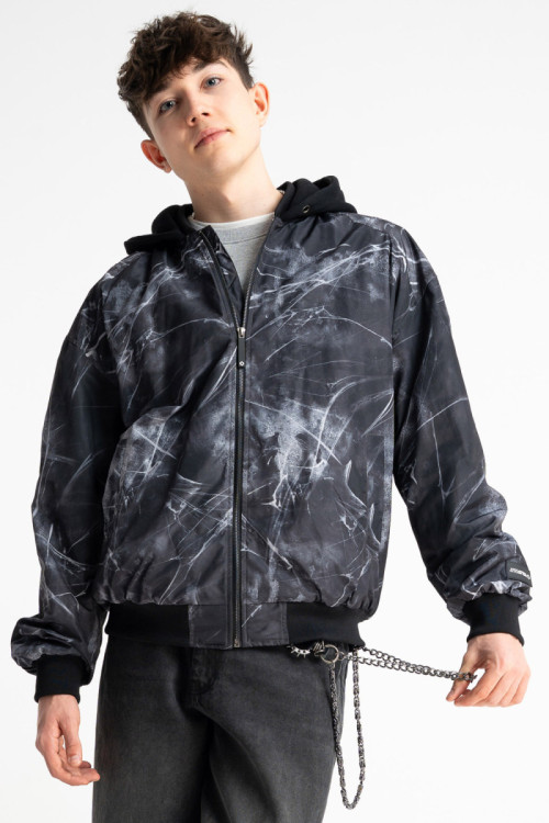 Kurtka przejściowa z nadrukiem na całości