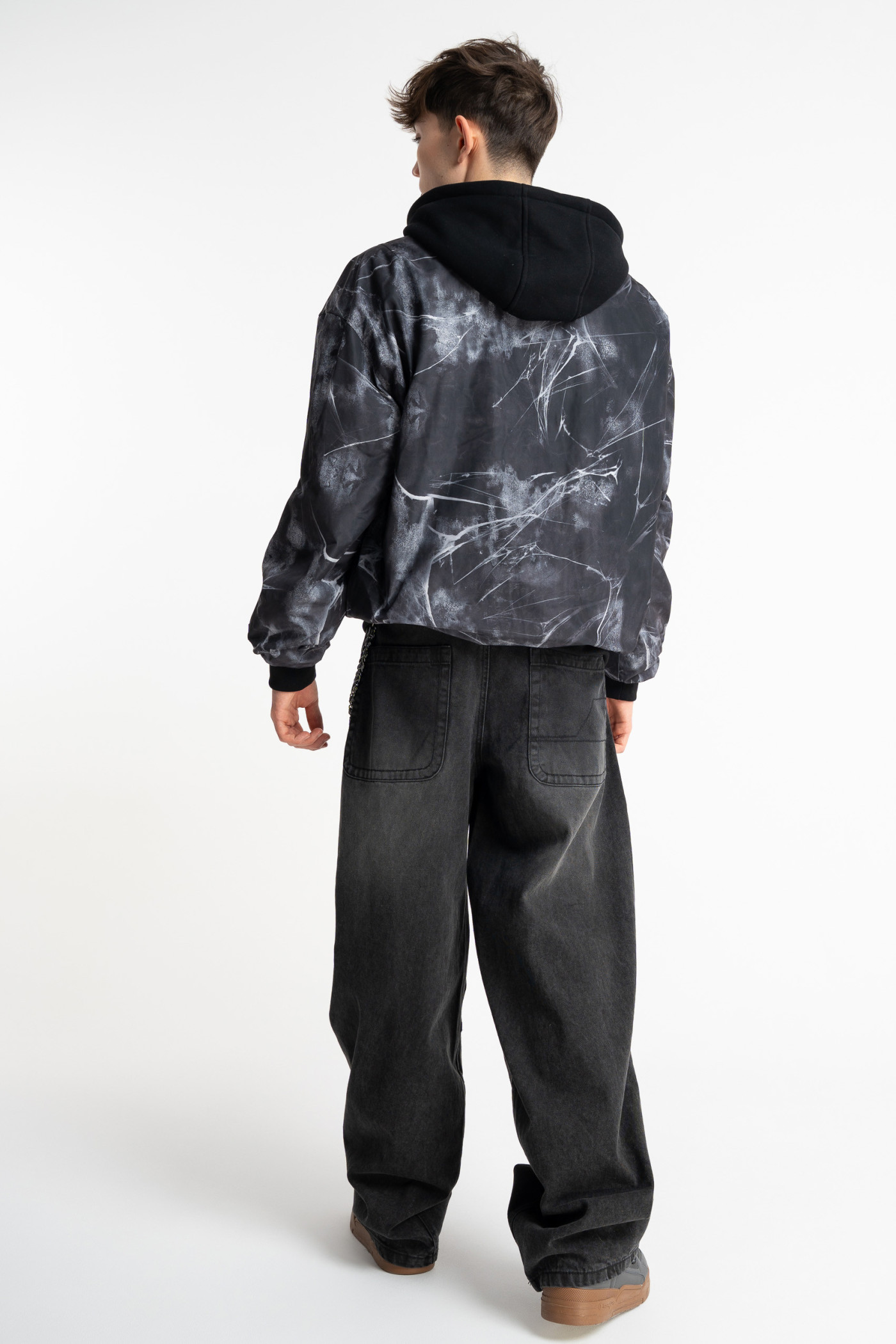 Kurtka przejściowa z nadrukiem na całości