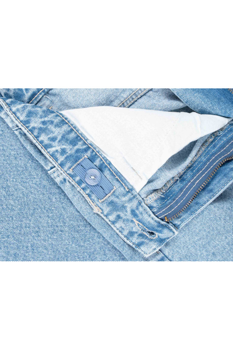 Niebieskie spodnie jeansowe SKATER z efektem sprania, niebieski