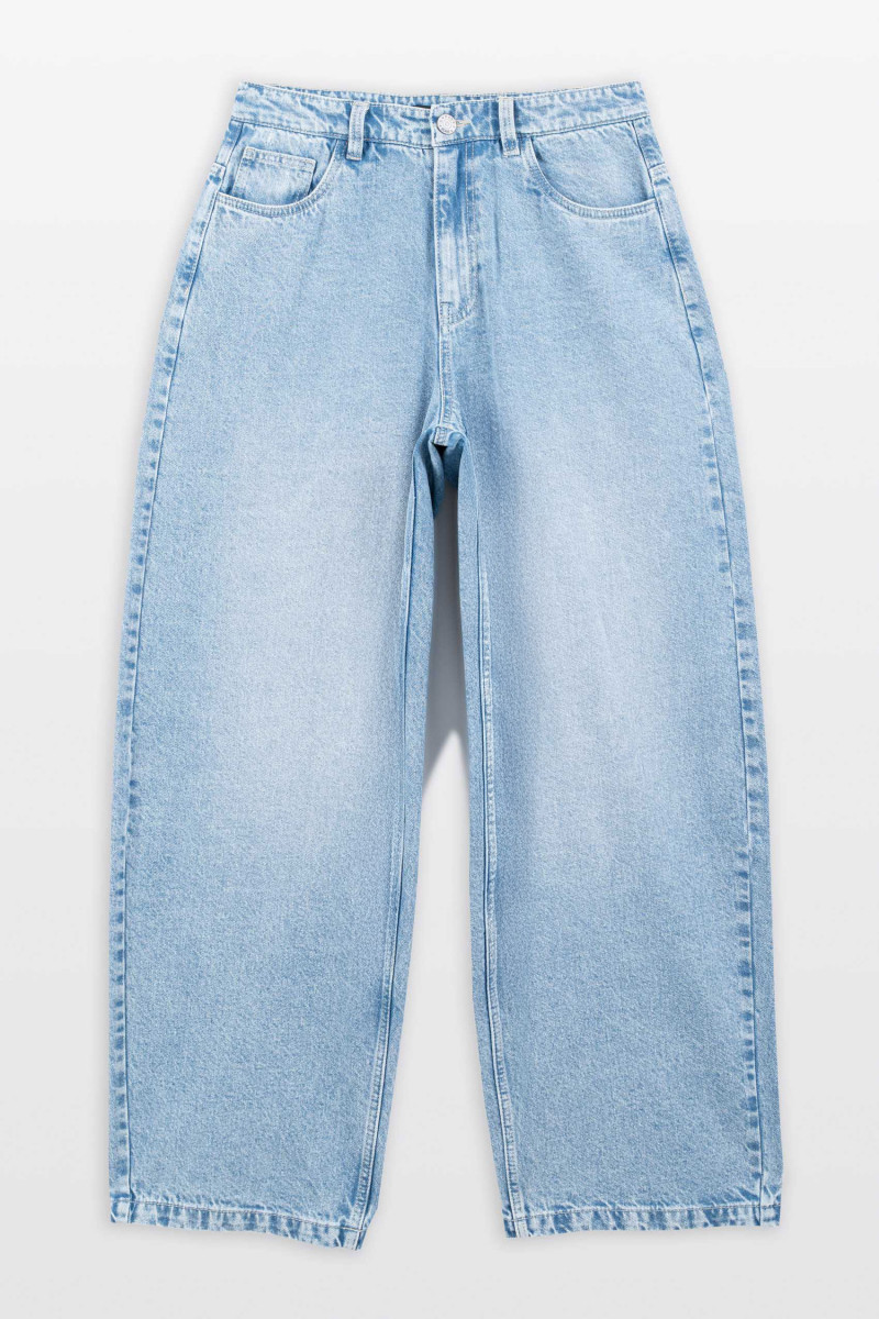 Niebieskie spodnie jeansowe SKATER z efektem sprania, niebieski