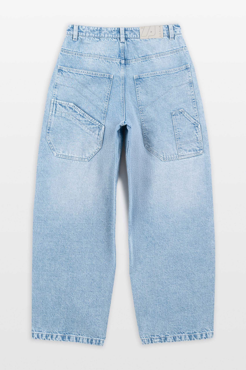 Niebieskie spodnie jeansowe SKATER z efektem sprania, niebieski