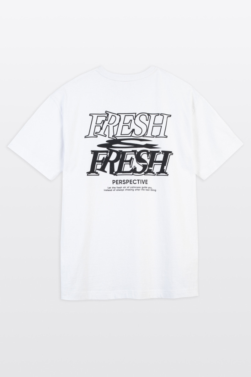 Biały t-shirt LOOSE z autorską grafiką z tyłu