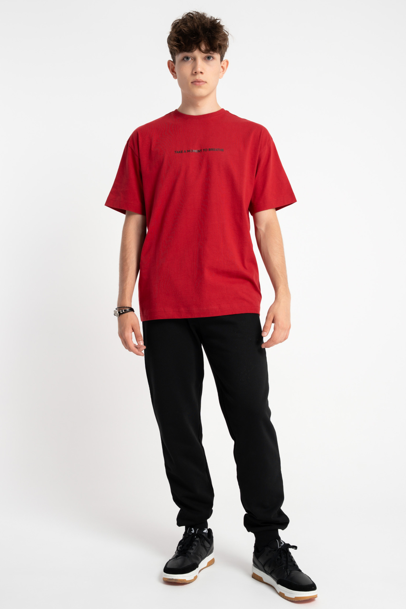 Czerwony t-shirt LOOSE z autorską grafiką z tyłu