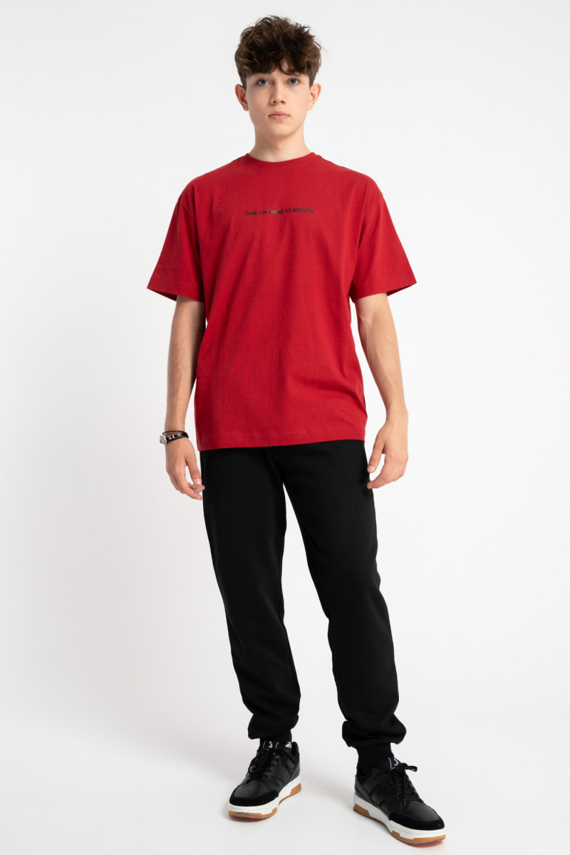 Czerwony t-shirt LOOSE z autorską grafiką z tyłu