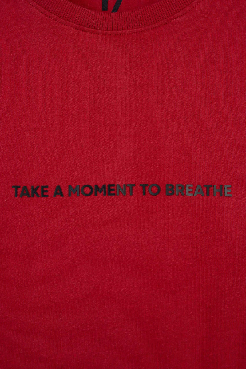 Czerwony t-shirt LOOSE z autorską grafiką z tyłu