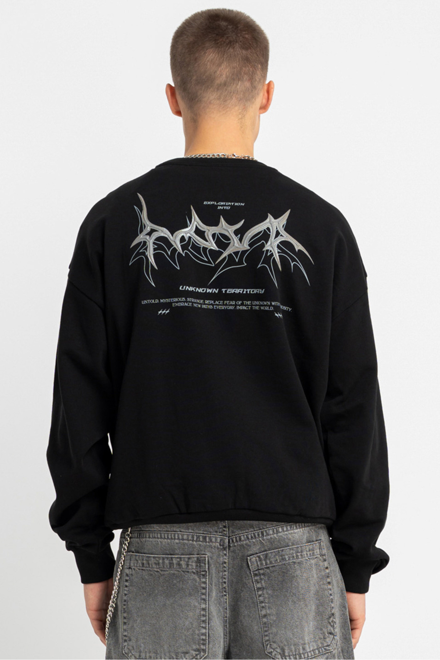 Czarna bluza bez kaptura BOXY z autorską grafiką z tyłu