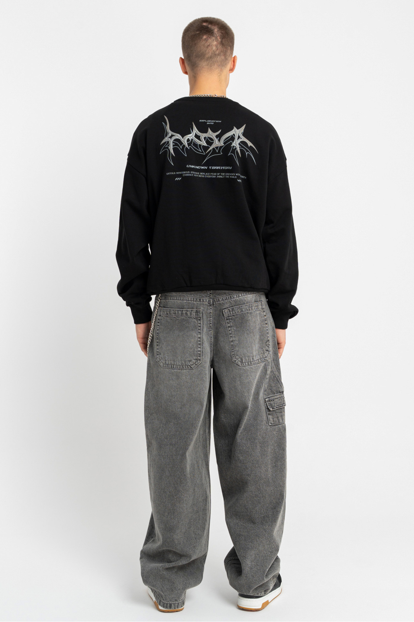 Czarna bluza bez kaptura BOXY z autorską grafiką z tyłu