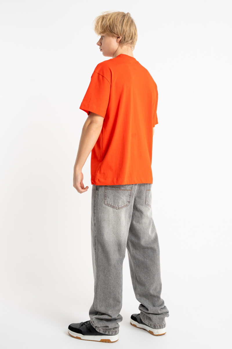 Czerwony t-shirt LOOSE z minimalistycznym nadrukiem