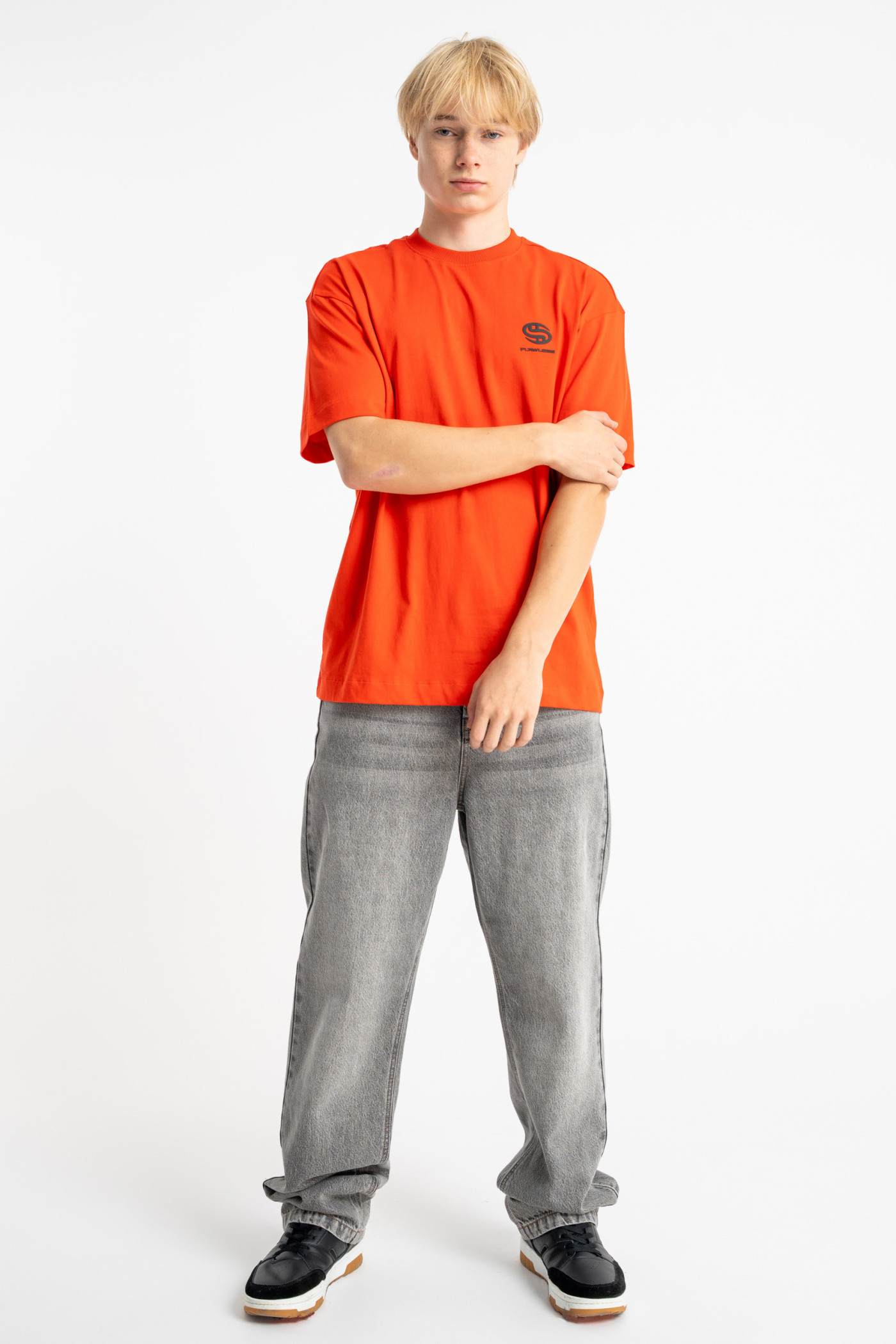 Czerwony t-shirt LOOSE z minimalistycznym nadrukiem