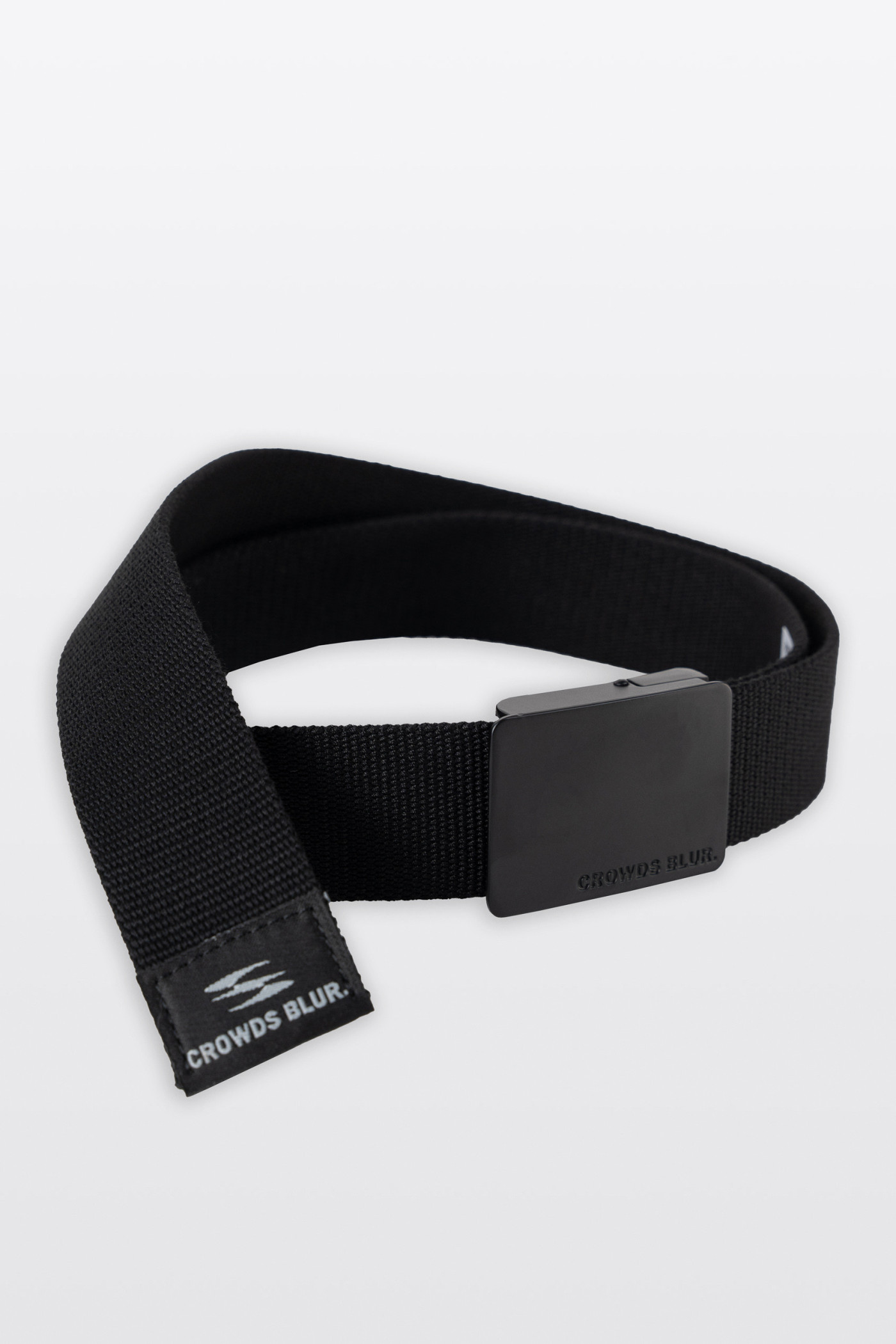 Czarny materiałowy pasek z metalową klamrą