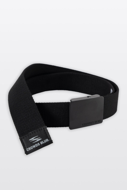 Czarny materiałowy pasek z metalową klamrą