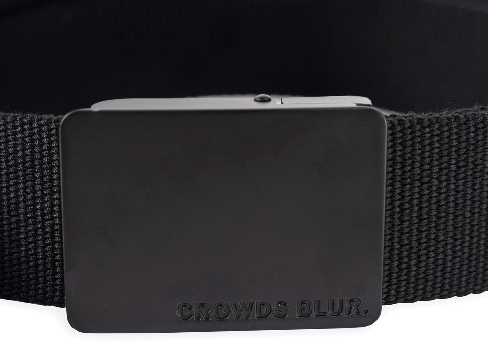 Czarny materiałowy pasek z metalową klamrą