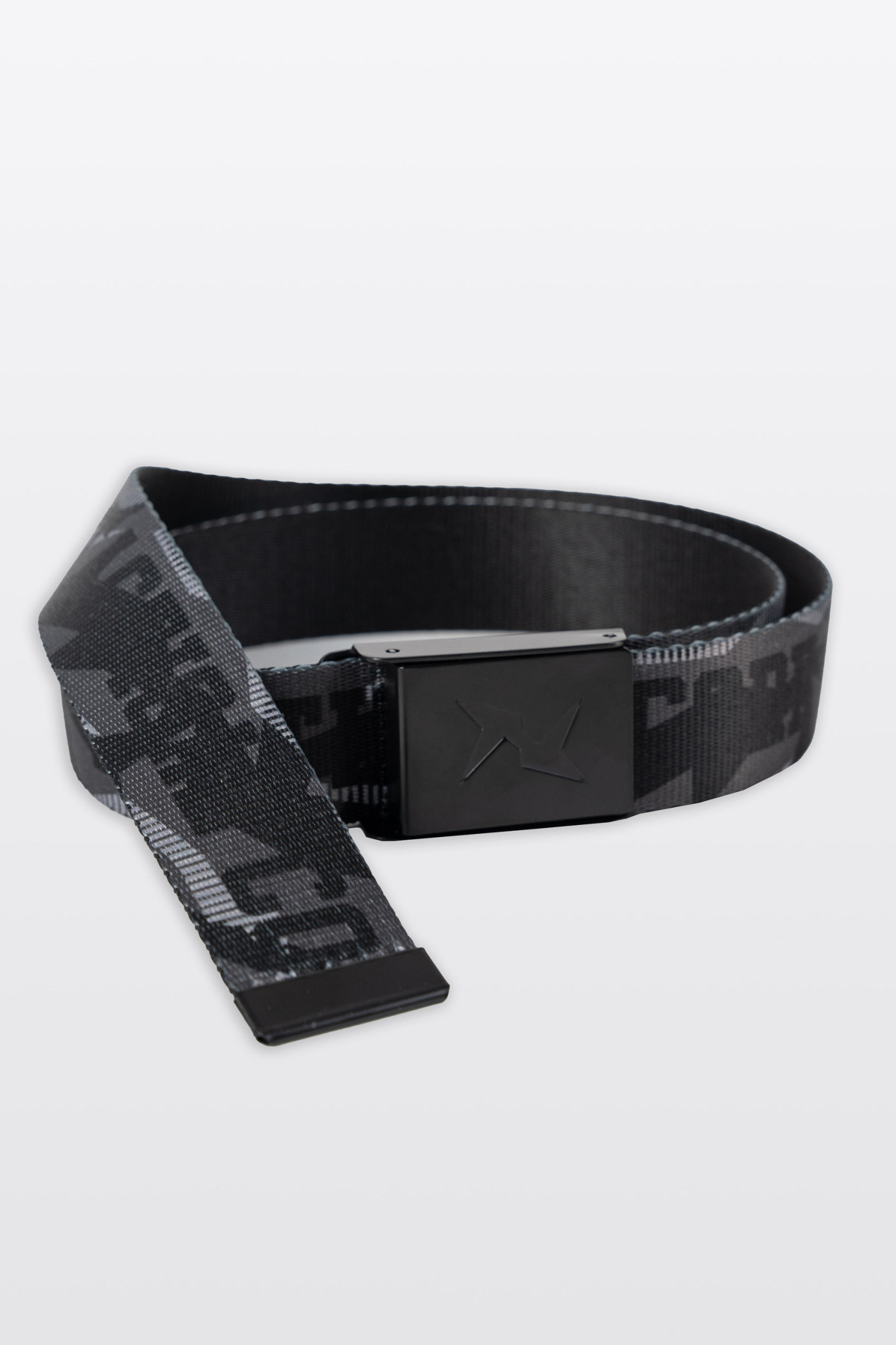 Materiałowy pasek z nadrukiem i metalową klamrą