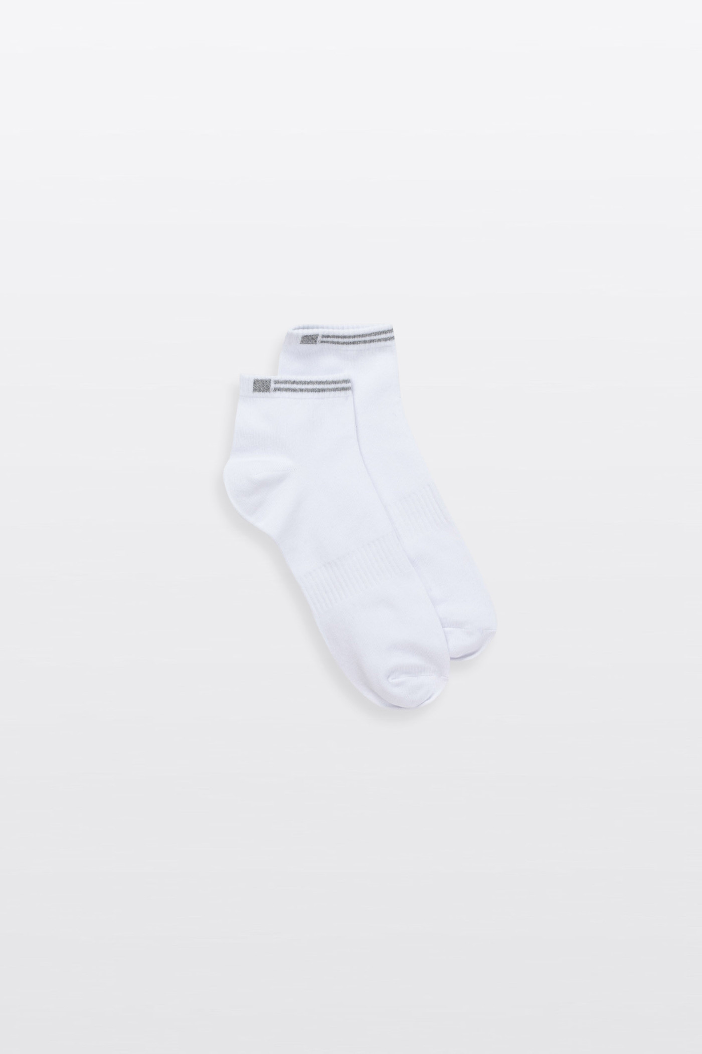 Monochromatyczny zestaw skarpet z kontrastowym wzorem 3-PAK