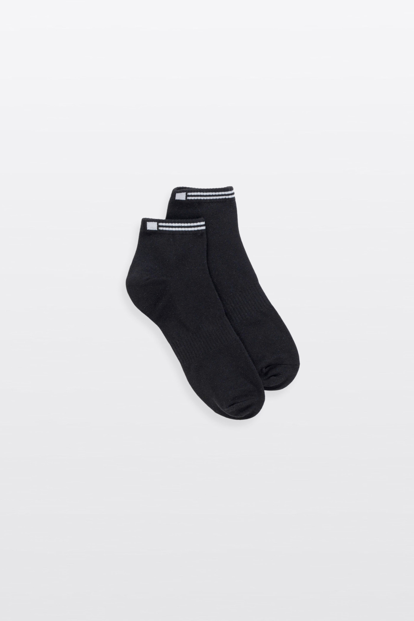 Monochromatyczny zestaw skarpet z kontrastowym wzorem 3-PAK