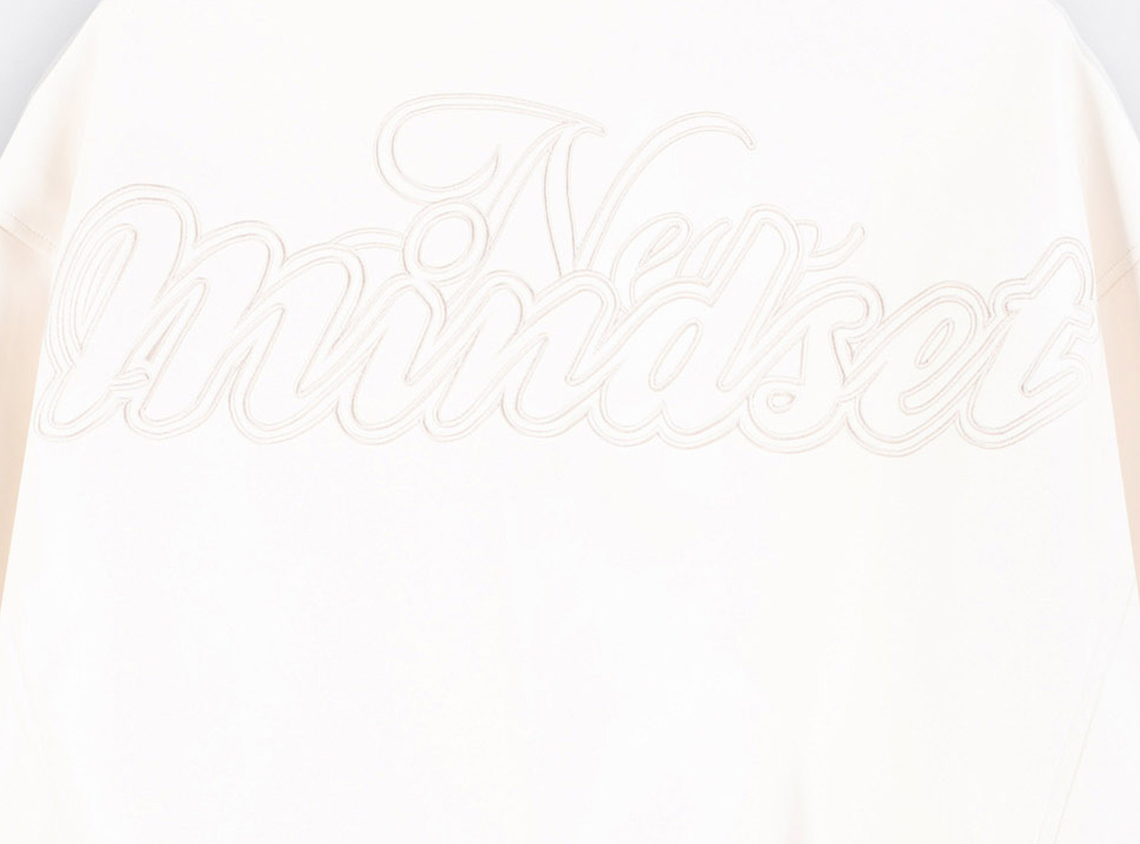 Kremowa kurtka ze skóry ekologicznej z modnym haftem z tyłu