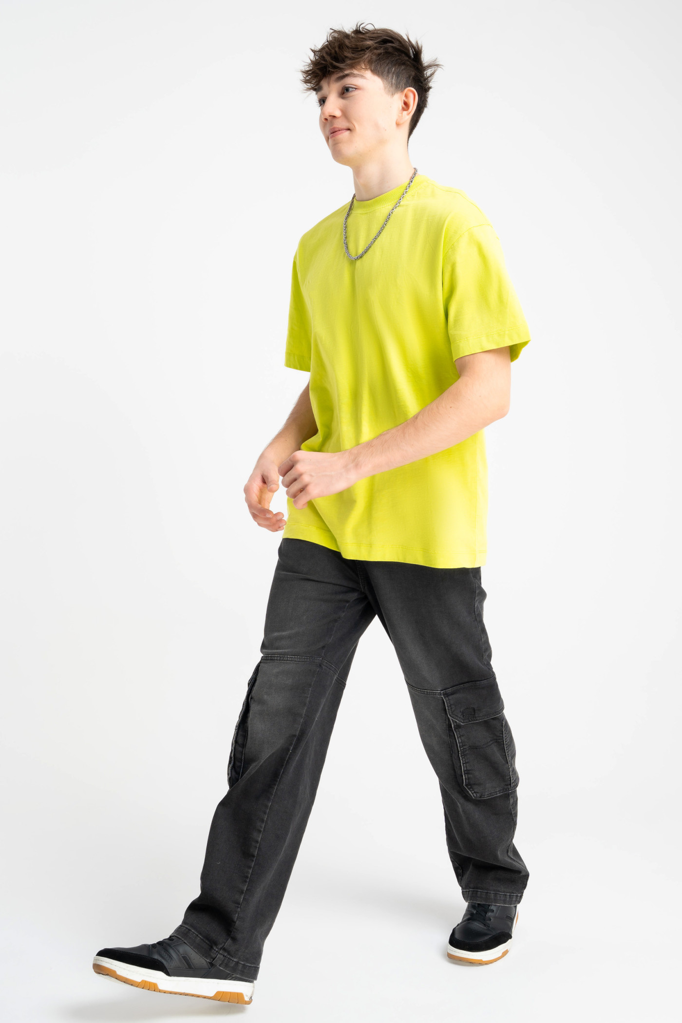 Ciemnoszare spodnie jeansowe typu CARGO z efektem sprania