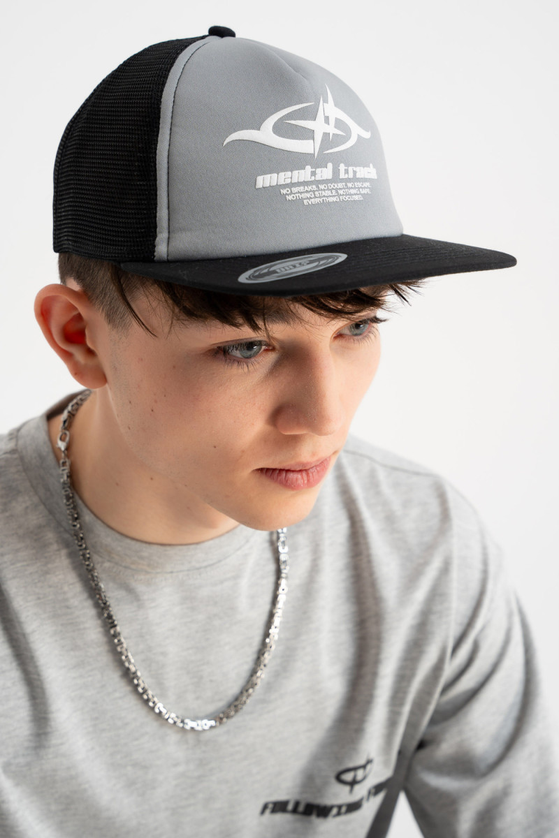 Szaro-czarna czapka z daszkiem z autorską grafiką z przodu, szary